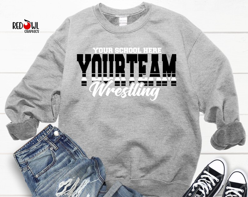 Pode incluir: Camisola de cor cinzenta com texto preto e branco que diz "Your School Here Your Team Wrestling".