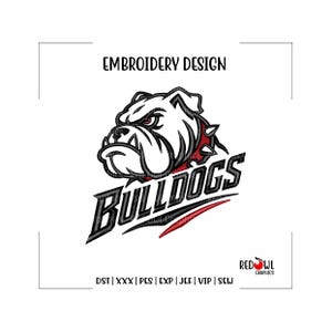 Pode incluir: Um design de bordado com a cabeça de um buldogue e a palavra "BULLDOGS" em uma fonte estilizada. O buldogue é branco com detalhes em preto e vermelho. O texto "EMBROIDERY DESIGN" está acima do buldogue.