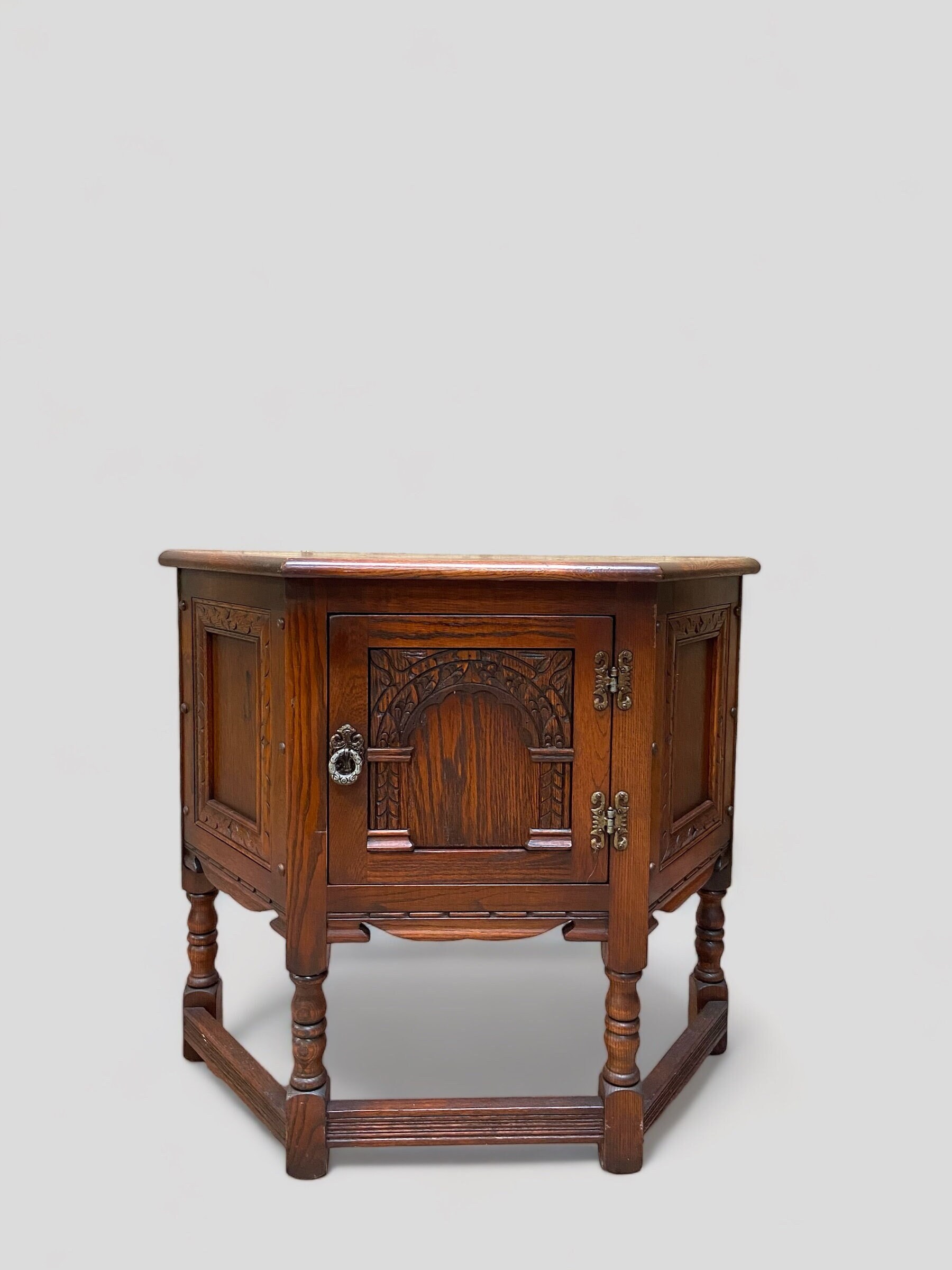 Old charm tudor brown furniture discount
