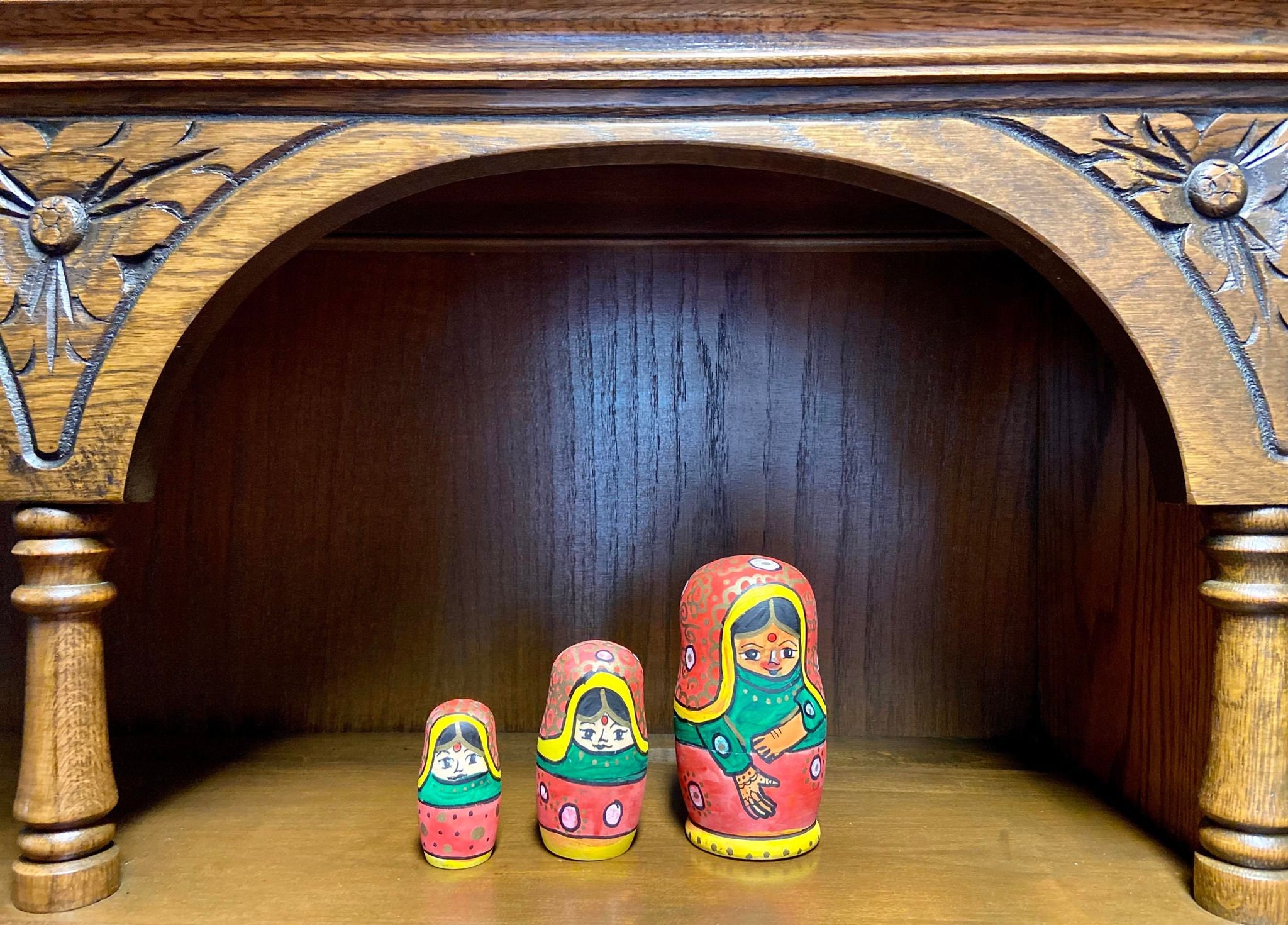 Exquisite Vintage Russian Nesting Dolls A HandPainted Wooden Collectible Set Russia Stunning Antique Matryoshka Image374257852