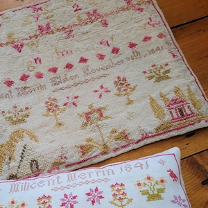 Op de afbeelding: Twee geborduurde sampler kussens, een met een bloemenontwerp en de tekst "Vincent Merrin 1841", en de andere met een meer ingewikkeld ontwerp met een paard, bomen en een gebouw, en de tekst "Went Home to Glory November 5th 1841".