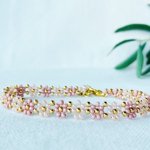 Custom Handmade Floral Bracelet, Beaded Daisy Jewelry With Monogram, Daisy Chain Jewelry, Personalized Friendship Bracelet, Beaded Bracelets
