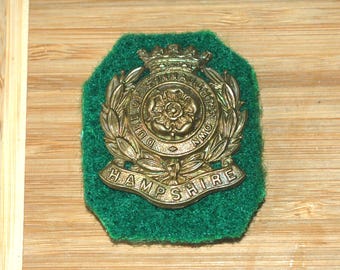 WW1 ? Duke of Connaughts Own Hampshire Regiment Brass Cap Badge Slider Type