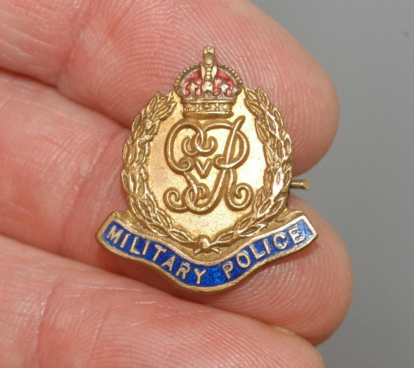 WW1 Small Military Police Gilt Metal & Enamel Sweetheart Brooch