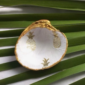 Pineapple Jewelry Holder, clam shell, hand-painted, ring holder, Mother&#39;s Day gift