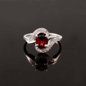 Ring met natuurlijke granaat: sterlingzilveren januari-geboortesteensieraden