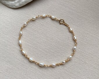 Pearl Bracelet, 14K Gold Filled, Wire Pearl Bracelet, Tiny Pearl Bracelet, Dainty Pearl Bracelet, Gift for her, Elegant Pearl Bracelet