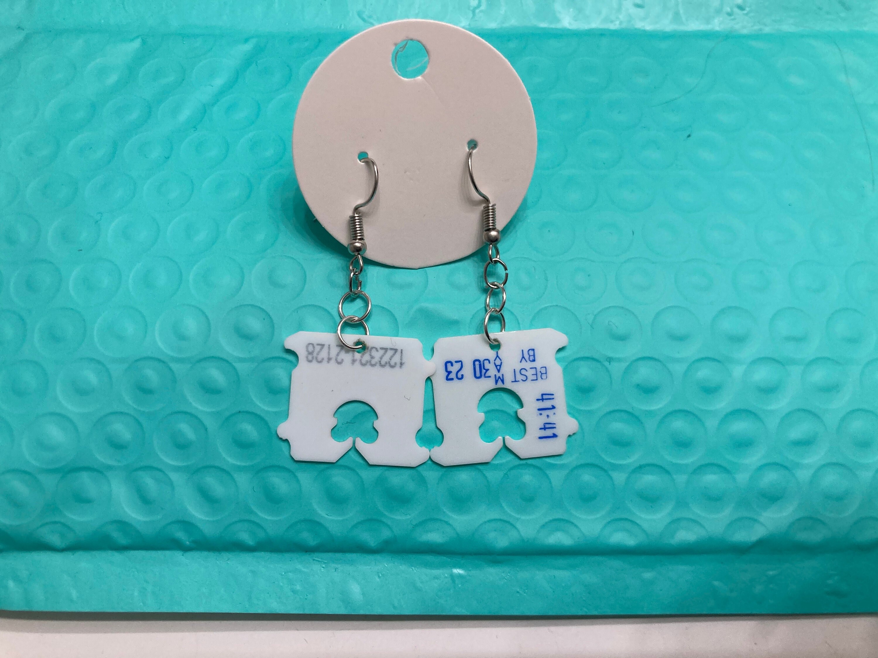 Put A Bread Clip In Your Wallet When Traveling 54 - xcn1m38