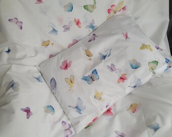 Handgemachte Baby Bettwäsche aus Baumwollsatin, 100x135 cm + 40x60 Kissenbezug, Kinderbettwäsche mit Schmetterlingen, weich & hautfreundlich