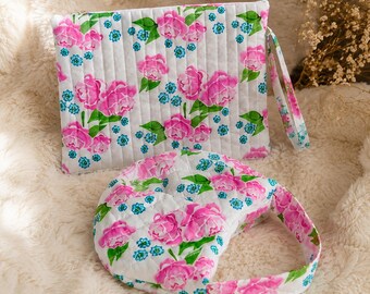 2-piece travel set – quilted cosmetic bag & tablet case with wrist strap | Handmade cotton | Organizer set