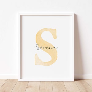 Impressão personalizada do nome do bebê, letra aquarela amarela, impressões de nome inicial, decoração de quarto de berçário, arte de parede de quarto infantil, pôster de nome personalizado, DIGITAL