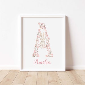 Impresiones personalizadas de nombres de letras florales rosas, decoración de guardería floral, arte de pared de habitación Grils, arte de pared imprimible, impresiones de guardería para niñas, animales de safari