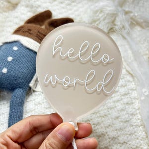 Hallo Welt, Acrylballons, personalisierte Babyfoto-Requisiten, Monatskarten, Geburtsanzeigen für Neugeborene, Krankenhaus-Neugeborenen-Plaketten, Babygeschenk