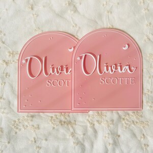 Accesorios fotográficos personalizados con el nombre del bebé, juego de hitos para recién nacidos, Hola mundo, hitos de acrílico, anuncios de bebés, regalos para recién nacidos niñas