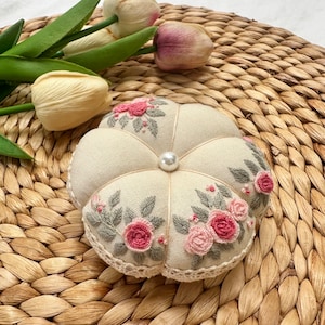 Hand Embroidered Pin Cushion | Round Pumpkin Pincushion | Sewing Room Decor | Gift for Her | Christmas Gift | Pin Accessory | Pin Keeper