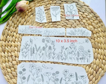 Puede incluir: Ocho diseños de transferencia de bordado en blanco y negro con ilustraciones botánicas de flores, hojas y tallos. Los diseños están en papel blanco e incluyen medidas en pulgadas. El texto "Botanical - 8 transfers" está en la parte inferior de la imagen.