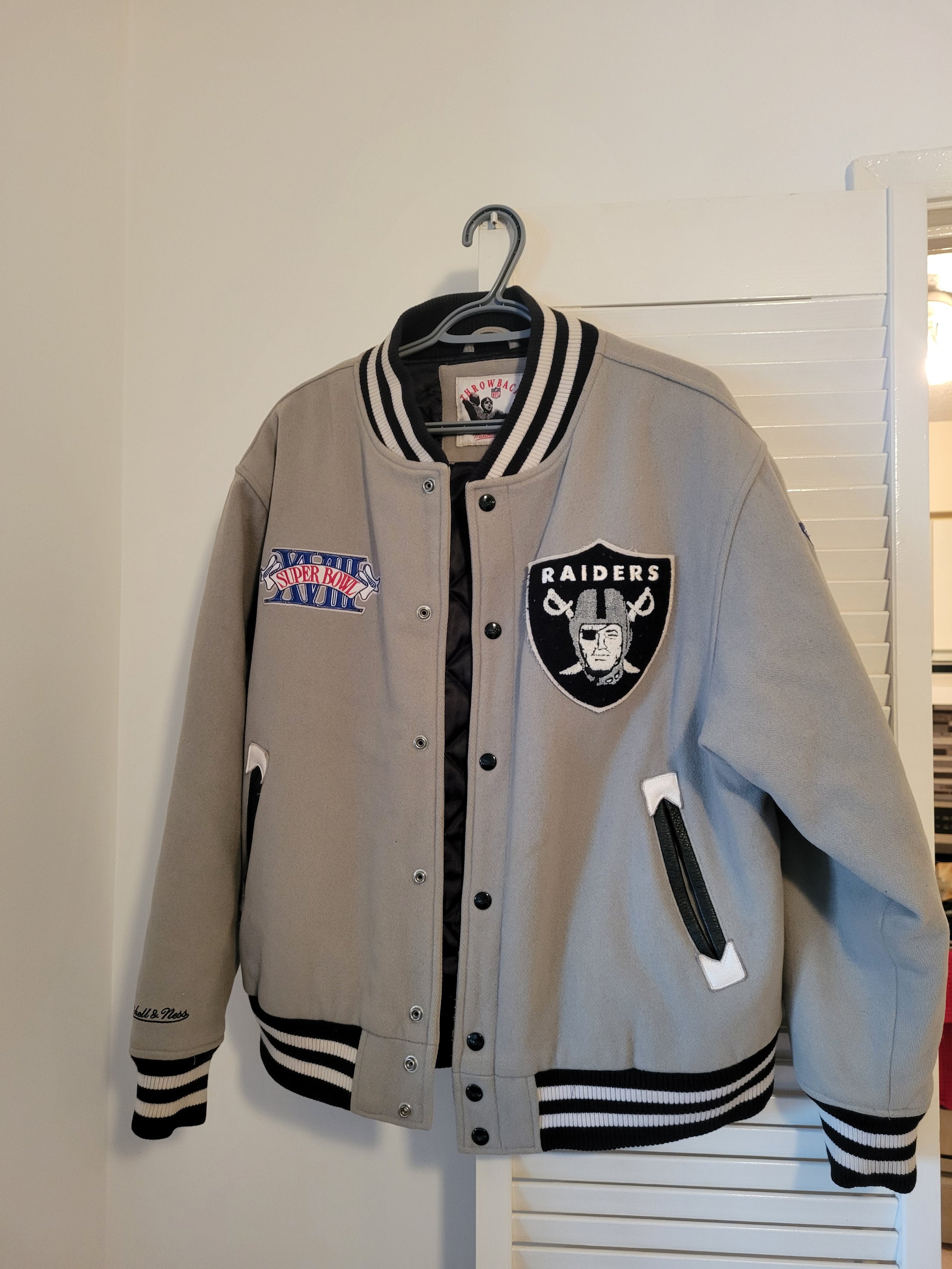 Raiders Jacket Mitchell and Ness Grey NFL Super Bowl Bomber Raiders Jacket Mitchell and Ness Grey NFL Super Bowl Bomber