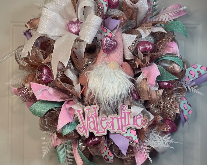 Valentines Day Wreath Gnome, Valentines Day Gnome Wreath for Front Door, Gnomes Valentine Mesh Wreath, Front Door Holiday Decor, Valentines