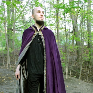 Langes Lila 3/4 Kreis Umhang- Silber Futter