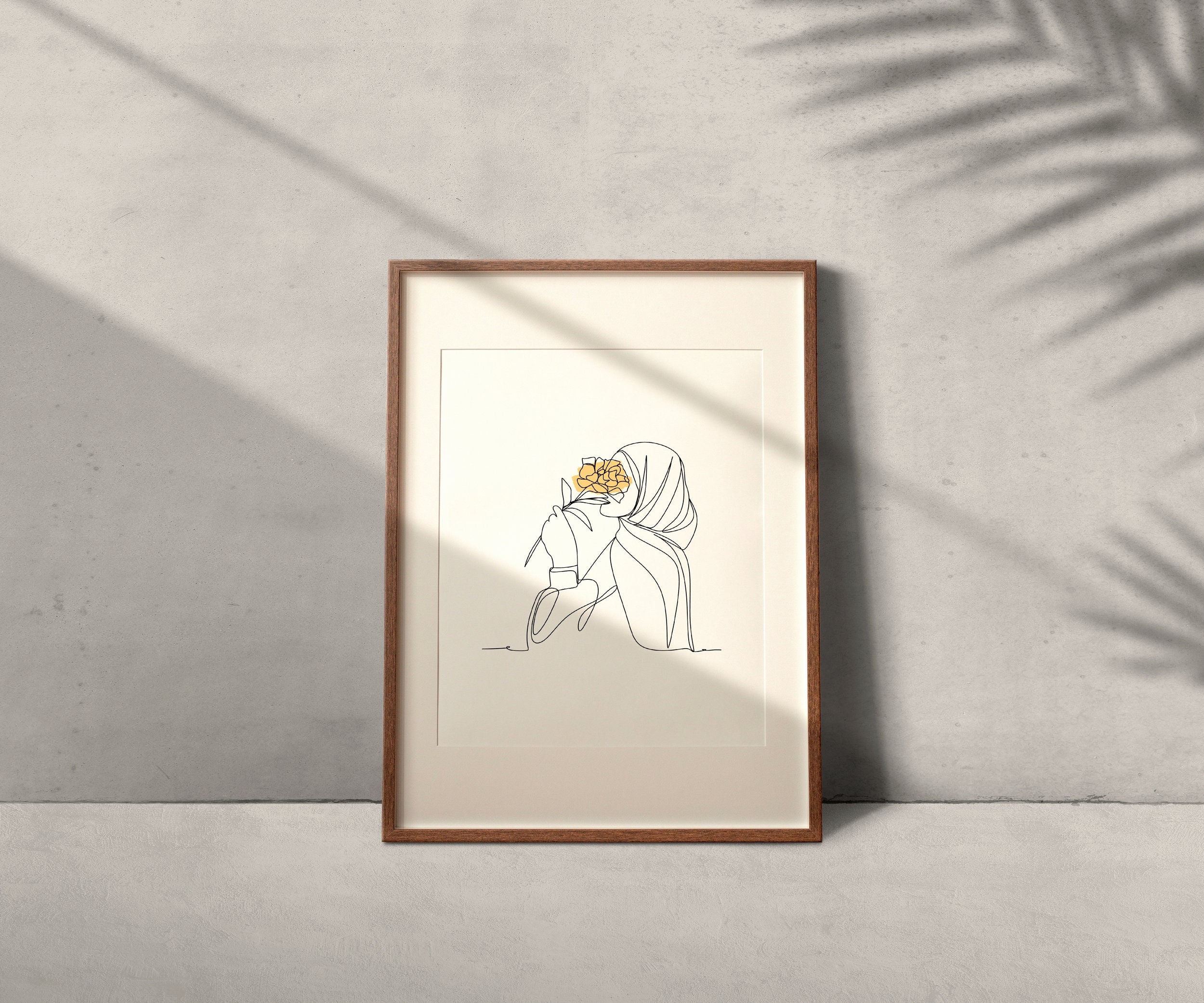 Affiche Minimaliste d'une Femme Tenant Une Pivoine - Arts Arabes Modernes Pour Décorer La Maison