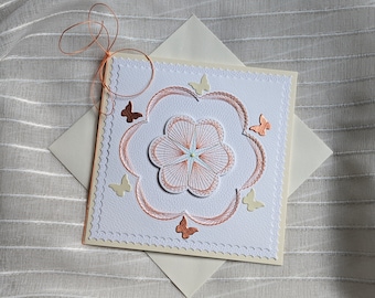 besondere Doppelkarte mit handgestickter Fadengrafikblume für viele Anlässe geeignet, Gratulationskarte, Grusskarte