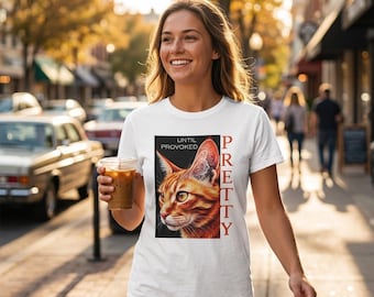 Camiseta de gato "Bonita hasta que la provoquen" / Regalo divertido y sarcástico para amantes de los gatos / Camiseta unisex de cuello redondo de tejido grueso