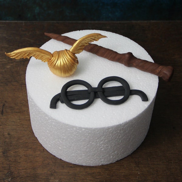 Harry Potter inspirierte essbare handgemachte Cake Topper: Zauberstab, Brille, goldener Schnatz