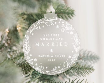 First Christmas Married Decoration | First Christmas as Mr & Mrs Keepsake Bauble Gift Frosted Ornament | Married First Christmas Decoration