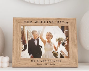 Wedding Gift | Mr & Mrs Wedding Photo Frame | Our Wedding Day Keepsake Frame | Personalised Wedding Gift | Newly Married Couple Gift