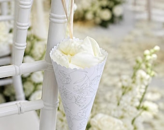 Coni di petali di carta per matrimonio con spago