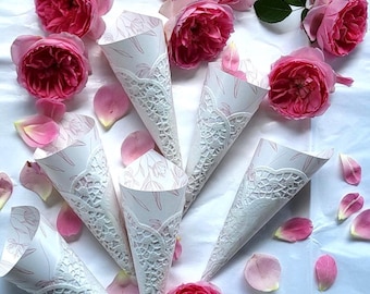 Coni di petali di carta e pizzo: lancio di coriandoli per matrimoni