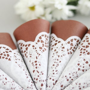 Coni di petali di carta artigianale per matrimonio, già arrotolati Set di 100 coni. Carta artigianale + cono di carta bianca, coni di petali di nozze, coni di carta