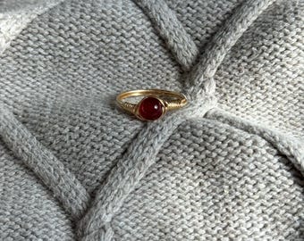 Herbst Apfelwein Ring. roter Schmuck. roter Perlenschmuck. Goldschmuck. Schmucksets.