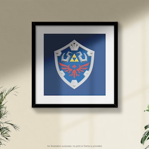 Może przedstawiać: Wydruk w ramie z ikonicznym symbolem Triforce z serii gier wideo The Legend of Zelda. Tarcza jest srebrna z niebieskim tłem i przedstawia czerwony i ż&oacute;łty wz&oacute;r Triforce.