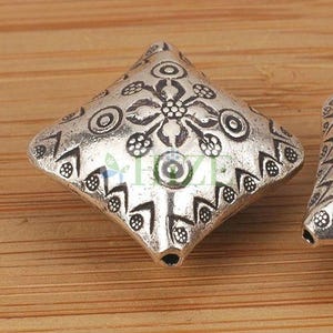 HIZE SB485 Thai Karen Hill Tribe Silver Tribal Flower Fancy Print Puffy Square Focal Beads 25mm (2)