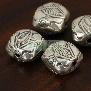 HIZE SB018 Thai Karen Hill Tribe Silver Tribal Imprint Fish Flower Imprint Square Nugget Cube Beads 12mm (4)
