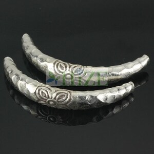 HIZE SB508 Thai Karen Hill Tribe Silver Flower Focal Hammered Curve Tube Beads 40mm (2)