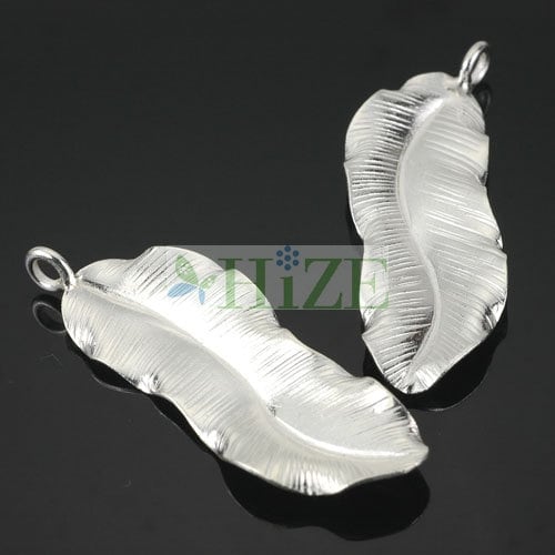 【307】Karen silver／お守りAmulet pendant case HIZE SC367 Thai Karen Hill Tribe Silver Curvy Wavy Focal Leaf