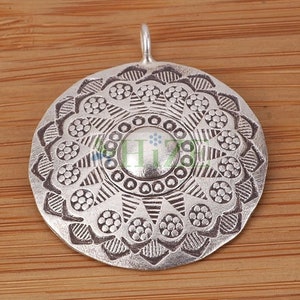 HIZE SC201 Thai Karen Hill Tribe Silver Tribal Print Flower Floral Round Disc Focal Pendants 34mm