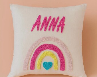 Personalisiertes Babykissen, handgemachtes Neugeborenengeschenk, Babyzimmerdekor, gesticktes Babykissen, Babypartygeschenk