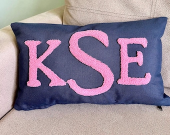 Monogramm Kissen, Benutzerdefinierte Kissenbezug, Punch Needle benutzerdefinierte Name Kissenbezug, Baby-Dusche-Dekor, Babyzimmer Geschenk, Schlafzimmerdeko