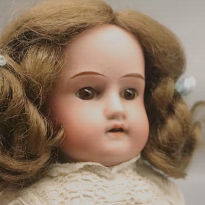 Antique Bisque doll 　small CatE Hertwig社 Antique German Hertwig Bisque Doll - Antique Bisque doll small