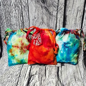 Drawstring pouch | tie dye bag | small gifting idea | coin and token pouch | gemstone bag | spell pouch | hippie style | drawstring pouch