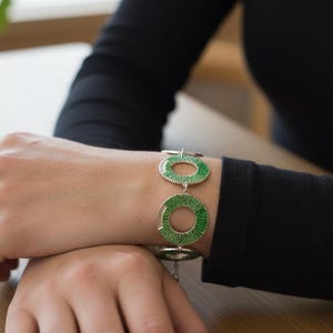 Sterling Silver Circle Link Bracelet with Lime Green Enamel | Modern and Artistic Jewellery with Toggle Clasp