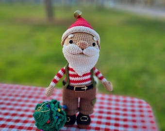 Poupée Père Noël Amigurumi au crochet faite main : décoration d'arbre de Noël