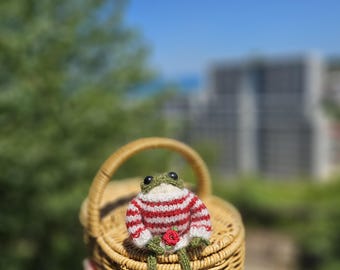 Handmade Crochet Frog Amigurumi: Romantic Gift with Watercolor Art