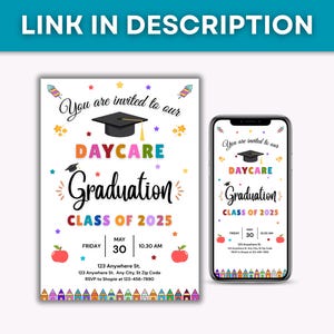 Op de afbeelding: Een witte uitnodigingskaart en een smartphonescherm tonen de woorden "Daycare Graduation Class of 2025". De uitnodiging bevat de datum, tijd en adres. Het ontwerp bevat kleurrijke sterren, appels en een afstudeerhoed.