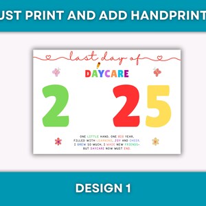 Op de afbeelding: Een witte printbare poster met de tekst "JUST PRINT AND ADD HANDPRINTS" bovenaan. De poster zegt "last day of DAYCARE" met de cijfers "2 25" in grote, kleurrijke lettertypen. De poster bevat ook een gedicht over de kinderopvang.