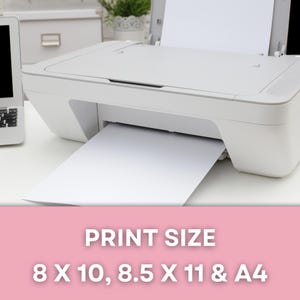 Pode incluir: Uma impressora branca com uma folha de papel na bandeja. O texto na imagem diz "PRINT SIZE 8 X 10, 8.5 X 11 & A4".