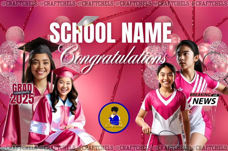Op de afbeelding: Een roze en witte afstudeerbanner met de tekst "SCHOOL NAME Congratulations" en "GRAD CONGRATS 2025". De banner toont afbeeldingen van drie jonge vrouwen, een in een afstudeerjurk, een in een roze en wit sportuniform en een in een roze en wit sportuniform met een badmintonracket.
